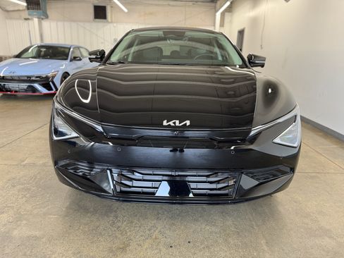 New 2025 Kia EV6 Wind image 8