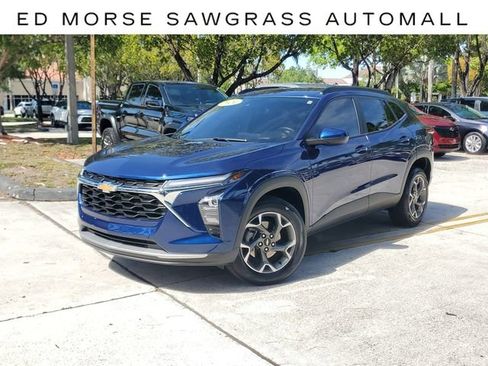 Certified 2024 Chevrolet Trax LT w/ Driver Confidence Package FWD image 1