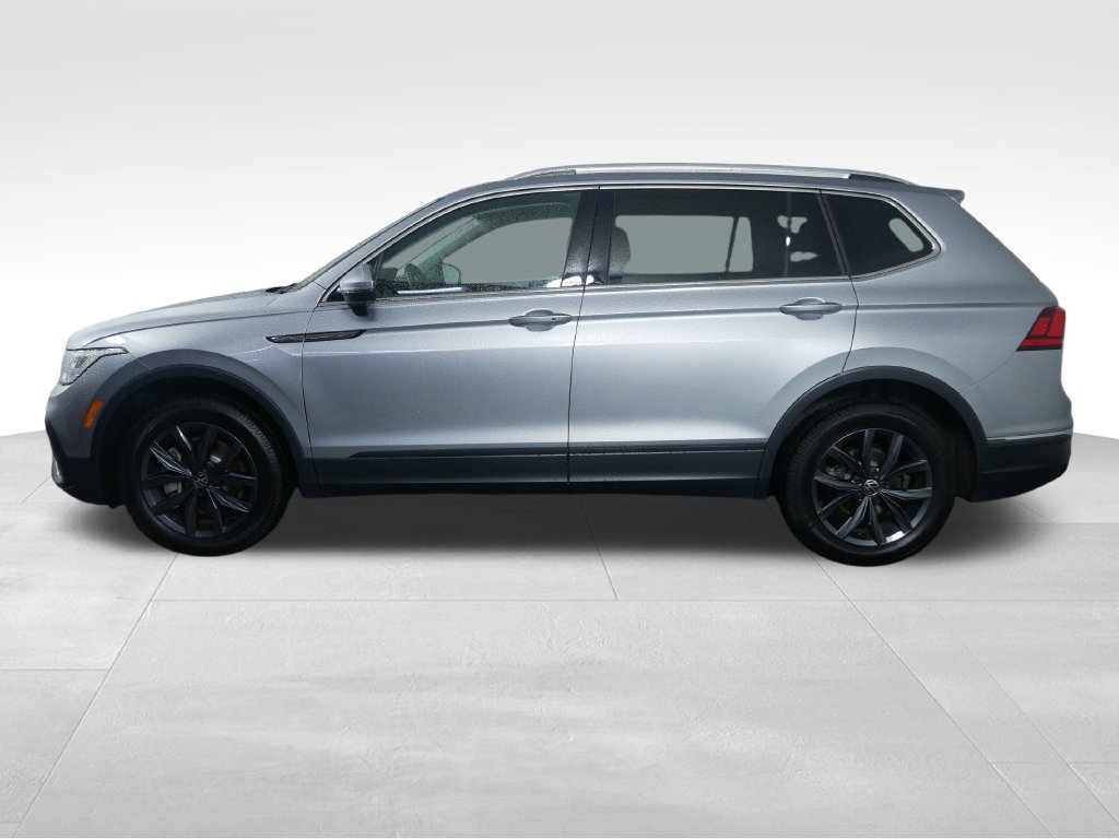 Used 2023 Volkswagen Tiguan SE w/ Panoramic Sunroof Package AWD/4WD image 6