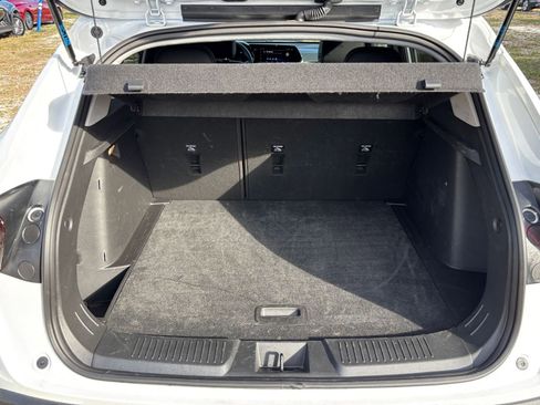 Used 2025 Chevrolet Trax LT w/ LT Convenience Package image 31