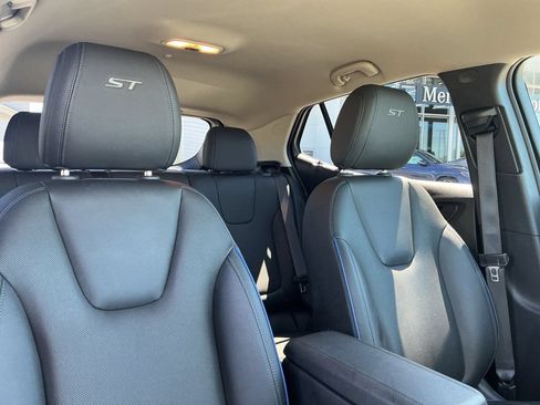 Used 2025 Buick Encore GX Sport Touring w/ Advanced Technology Package AWD/4WD image 19