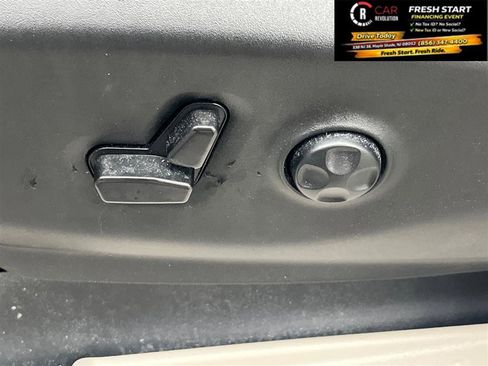 Used 2024 Chrysler Pacifica Limited FWD image 33