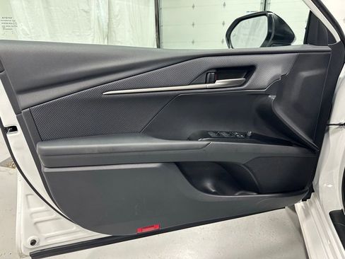 Used 2026 Toyota Camry Hybrid FWD image 8