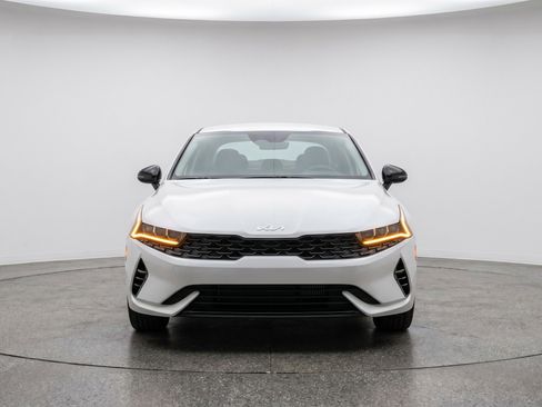 Used 2025 Kia K4 LXS FWD image 2