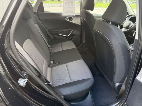 Used 2025 Kia Soul LX w/ LX Technology Package FWD image 21