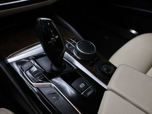 Used 2018 BMW 530e xDrive w/ Premium Package 2 AWD/4WD image 27