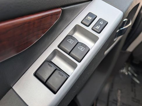 Used 2012 Nissan Pathfinder LE image 12