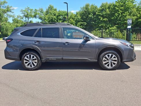 Used 2023 Subaru Outback Premium AWD/4WD image 8