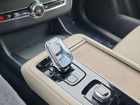 New 2026 Volvo XC90 B6 Plus w/ Protection Package Premier image 14