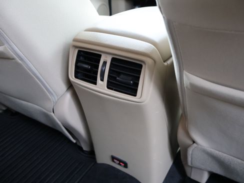 Used 2020 Nissan Rogue SV image 15