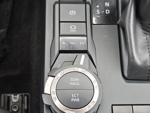Used 2025 Toyota Tacoma SR5 AWD/4WD image 33