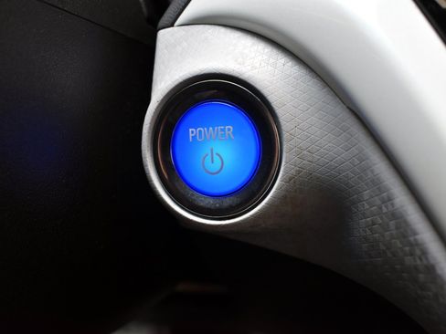 Used 2020 Chevrolet Bolt Premier w/ Infotainment Package FWD image 27