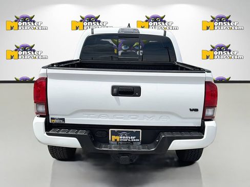 Used 2018 Toyota Tacoma TRD Off-Road AWD/4WD image 6