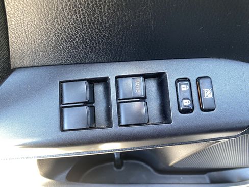 Used 2018 Toyota RAV4 LE w/ Carpet Mat Package AWD/4WD image 19
