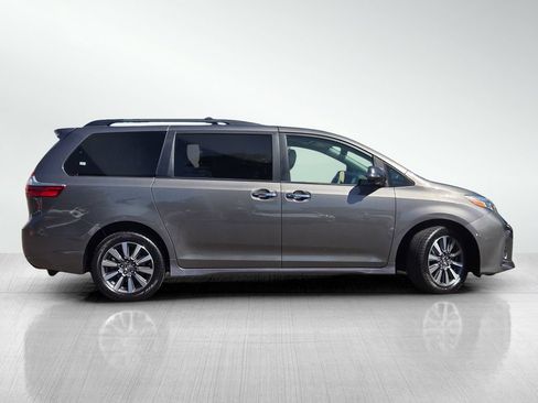 Used 2018 Toyota Sienna Limited Premium AWD/4WD image 4