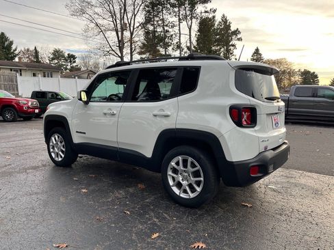 Used 2019 Jeep Renegade Latitude w/ Cold Weather Group image 4