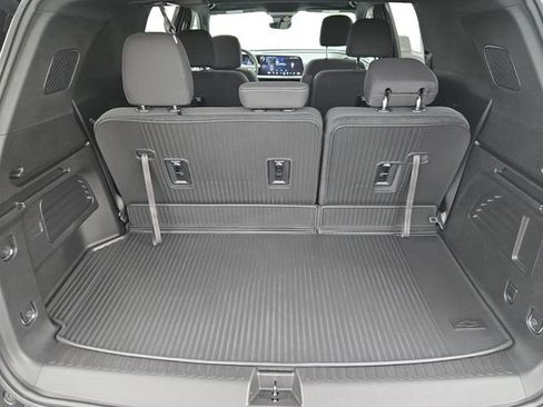 Used 2026 Chevrolet Traverse LT w/ Driver Confidence Package AWD/4WD image 13