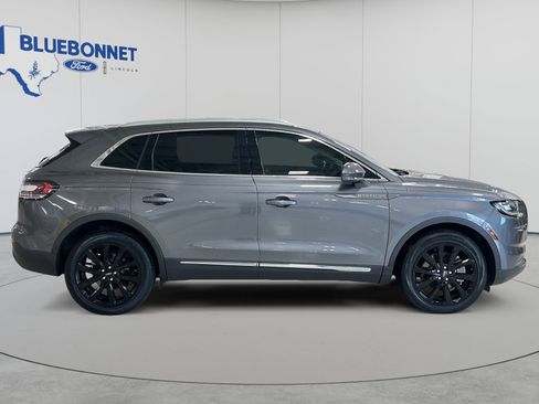 Used 2023 Lincoln Nautilus Reserve w/ Monochromatic Package FWD image 4