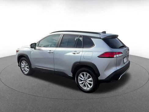 Used 2025 Toyota Corolla Cross LE image 10