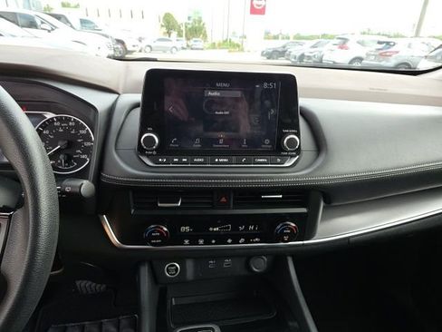 Used 2023 Nissan Rogue SV image 17