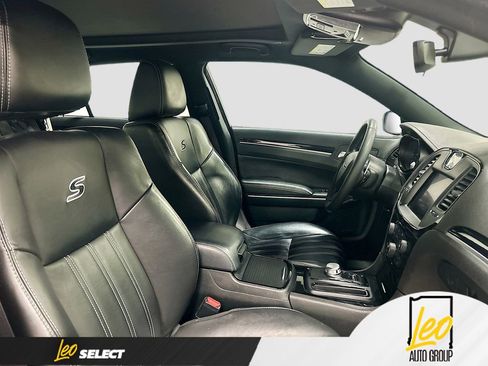 Used 2023 Chrysler 300 S image 30