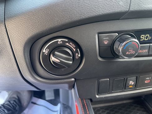 Used 2024 Nissan Frontier PRO-4X w/ Technology Package image 26