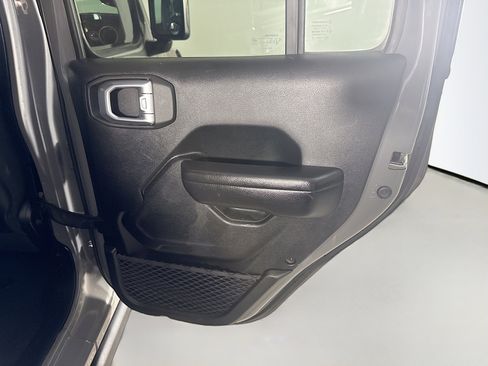 Used 2021 Jeep Gladiator Rubicon w/ Cold Weather Group AWD/4WD image 28