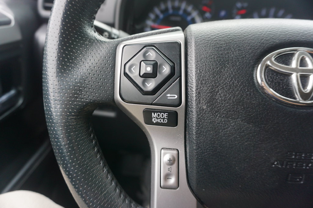 Used 2018 Toyota 4Runner SR5 AWD/4WD image 7