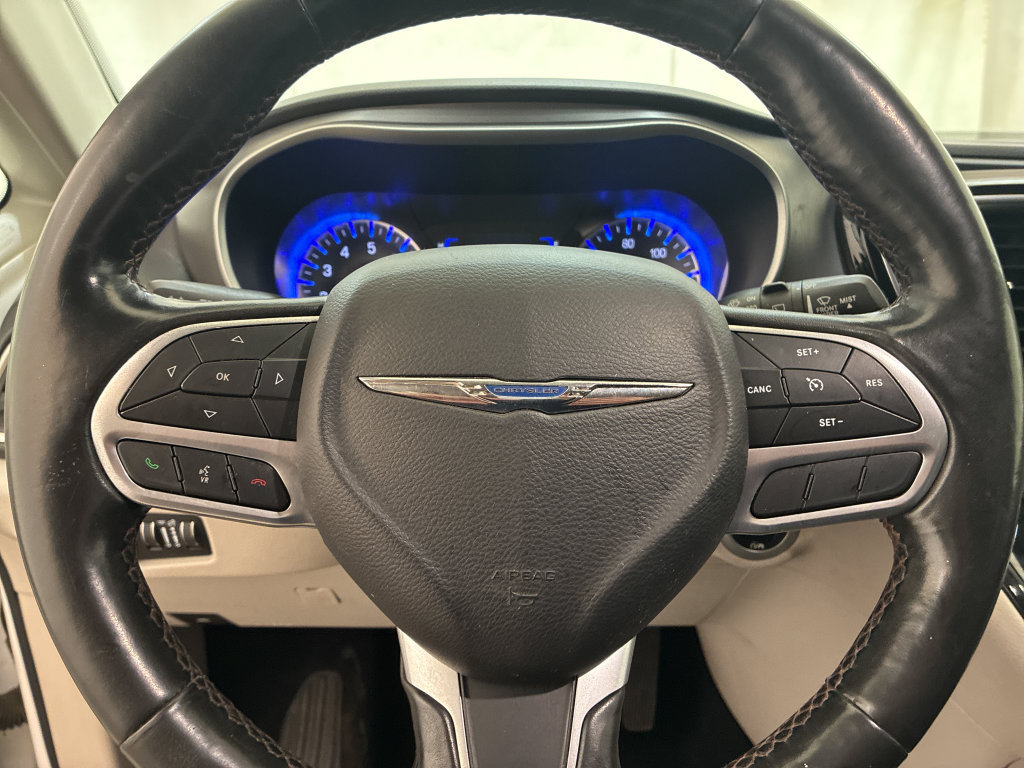 Used 2020 Chrysler Pacifica Touring-L FWD image 12
