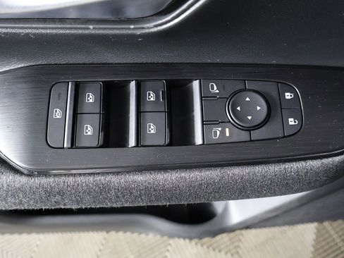 Used 2025 Nissan Kicks SV AWD/4WD image 34
