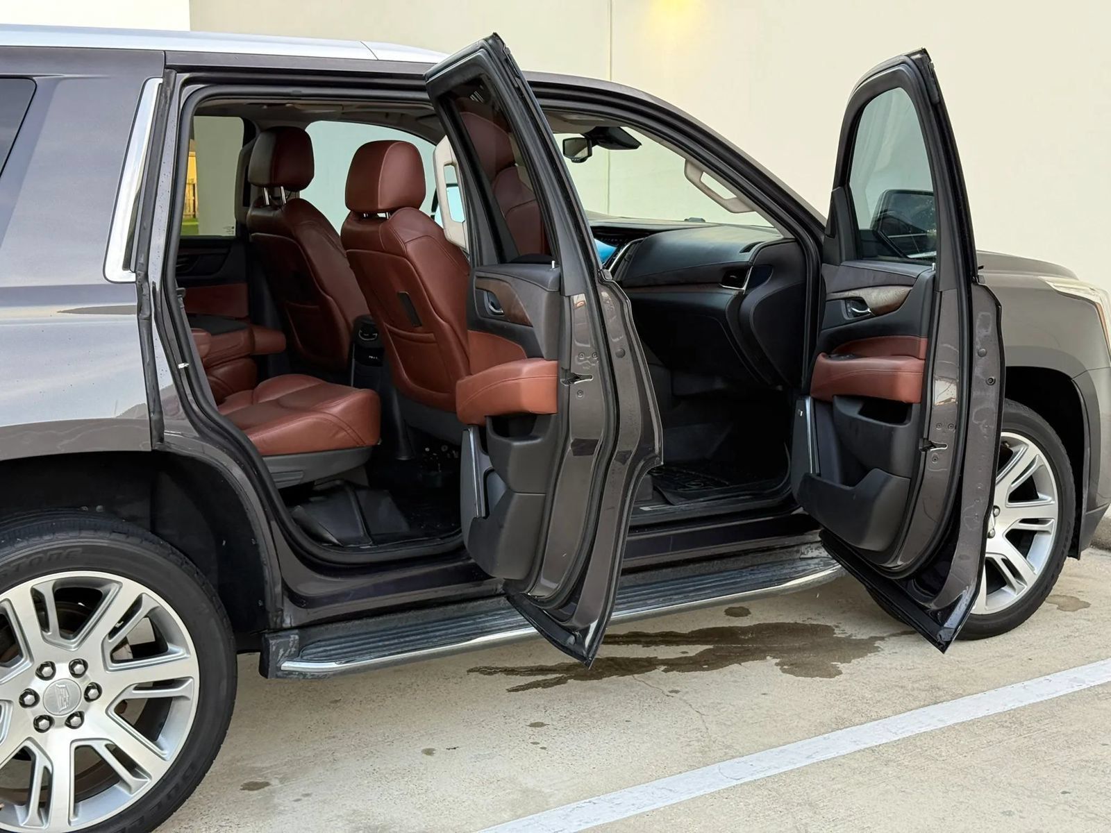 Used 2016 Cadillac Escalade Luxury AWD/4WD image 22