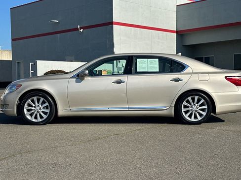 Used 2010 Lexus LS 460 L image 9