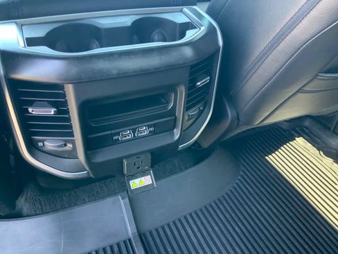 Used 2022 RAM 1500 Big Horn AWD/4WD image 18