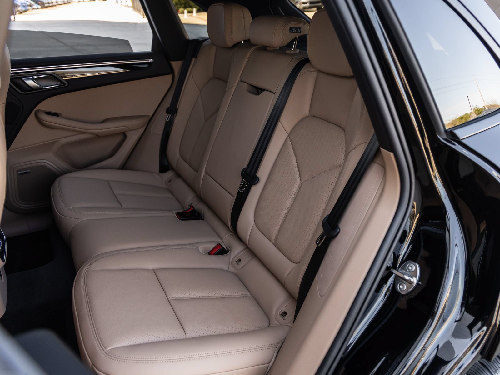 Certified 2026 Porsche Macan AWD/4WD image 34