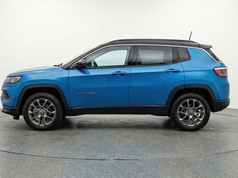 Used 2025 Jeep Compass Limited image 5