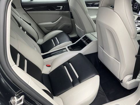 Used 2019 Porsche Panamera 4 image 39