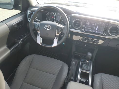 Used 2022 Toyota Tacoma SR5 w/ Technology Package image 10