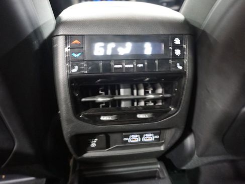 Used 2021 Jeep Grand Cherokee L Limited w/ Luxury Tech Group II image 16