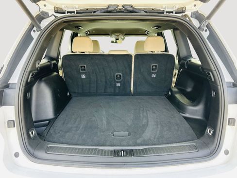 Used 2023 Jeep Grand Cherokee Limited w/ Luxury Tech Group II image 30