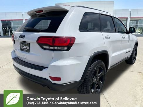 Used 2019 Jeep Grand Cherokee Laredo AWD/4WD image 5