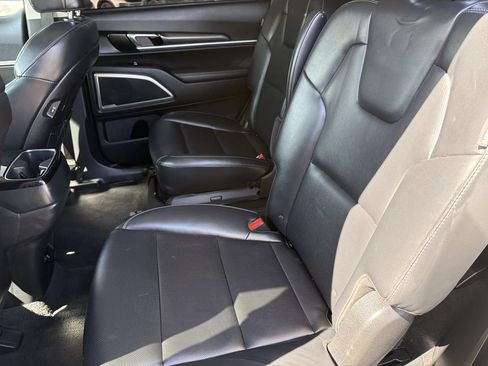 Used 2025 Kia Telluride S FWD image 19