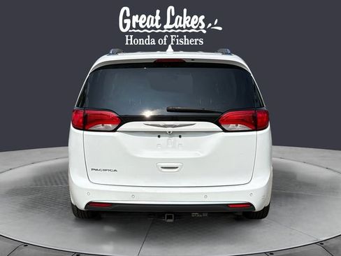 Used 2018 Chrysler Pacifica Touring-L FWD image 4