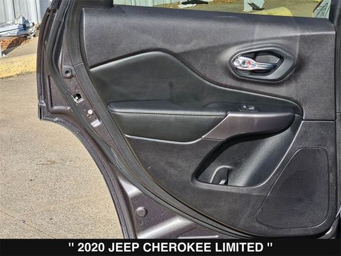 Used 2020 Jeep Cherokee Limited image 18