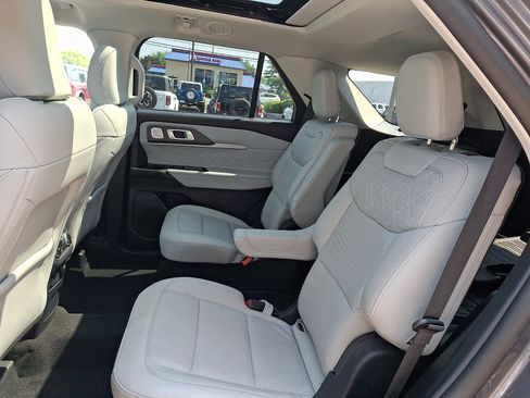 Used 2025 Ford Explorer Platinum w/ Ultimate Package AWD/4WD image 11
