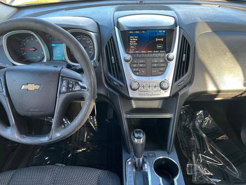Used 2017 Chevrolet Equinox LS FWD image 30