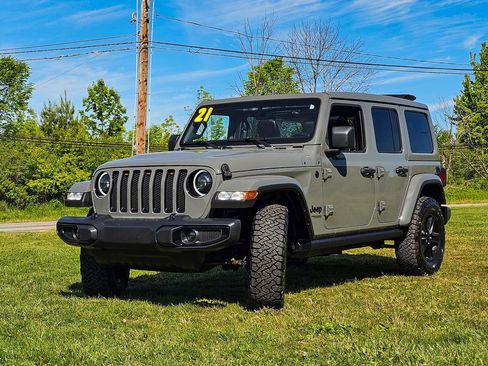Used 2021 Jeep Wrangler Unlimited Sahara AWD/4WD image 7