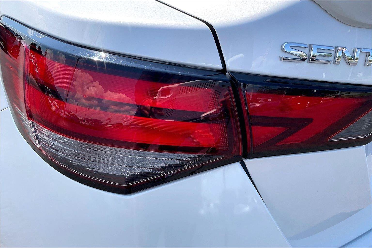 Certified 2025 Nissan Sentra SR FWD image 30