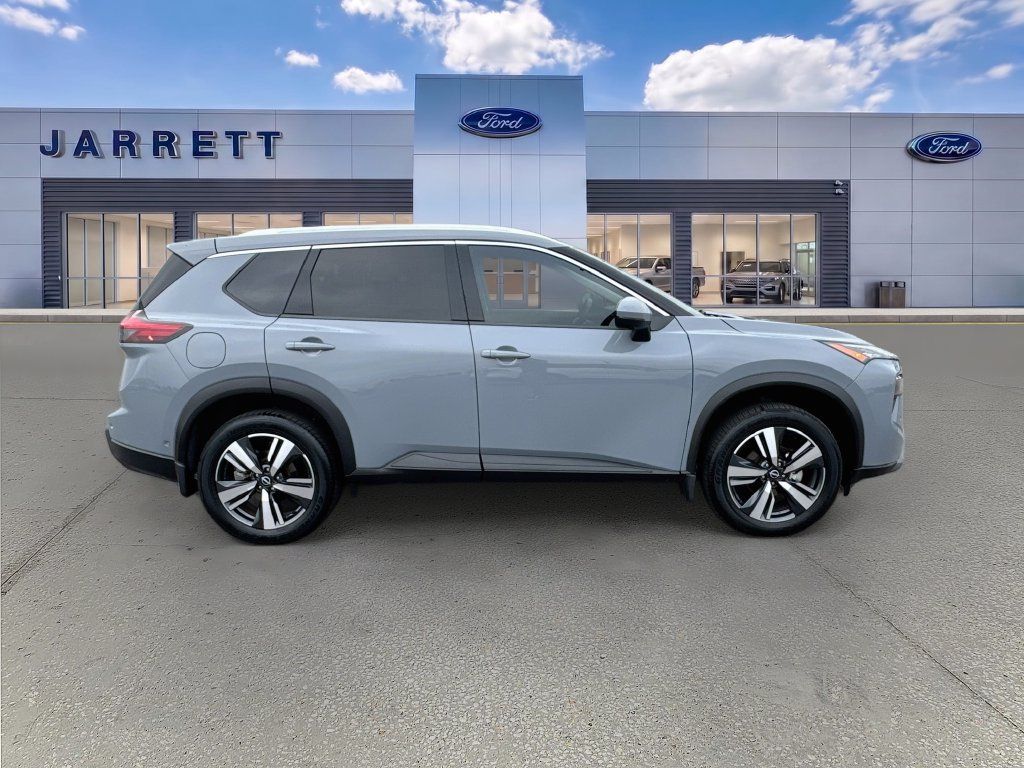 Used 2025 Nissan Rogue SL AWD/4WD image 8