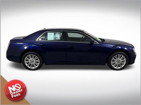Used 2014 Chrysler 300 AWD image 2
