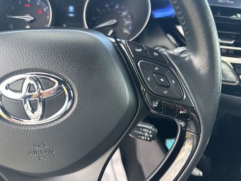 Used 2022 Toyota C-HR XLE FWD image 14